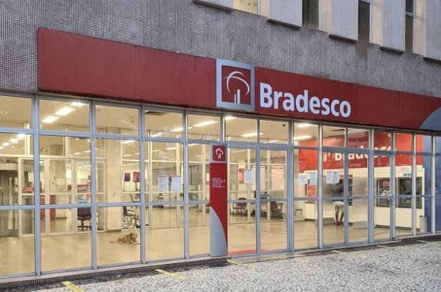 Bradesco deve indenizar paraibano por cobrar anuidade de cartão de