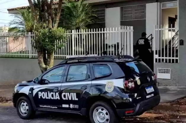 Jovem De 21 Anos E Filho De 4 São Encontrados Mortos Dentro De Casa